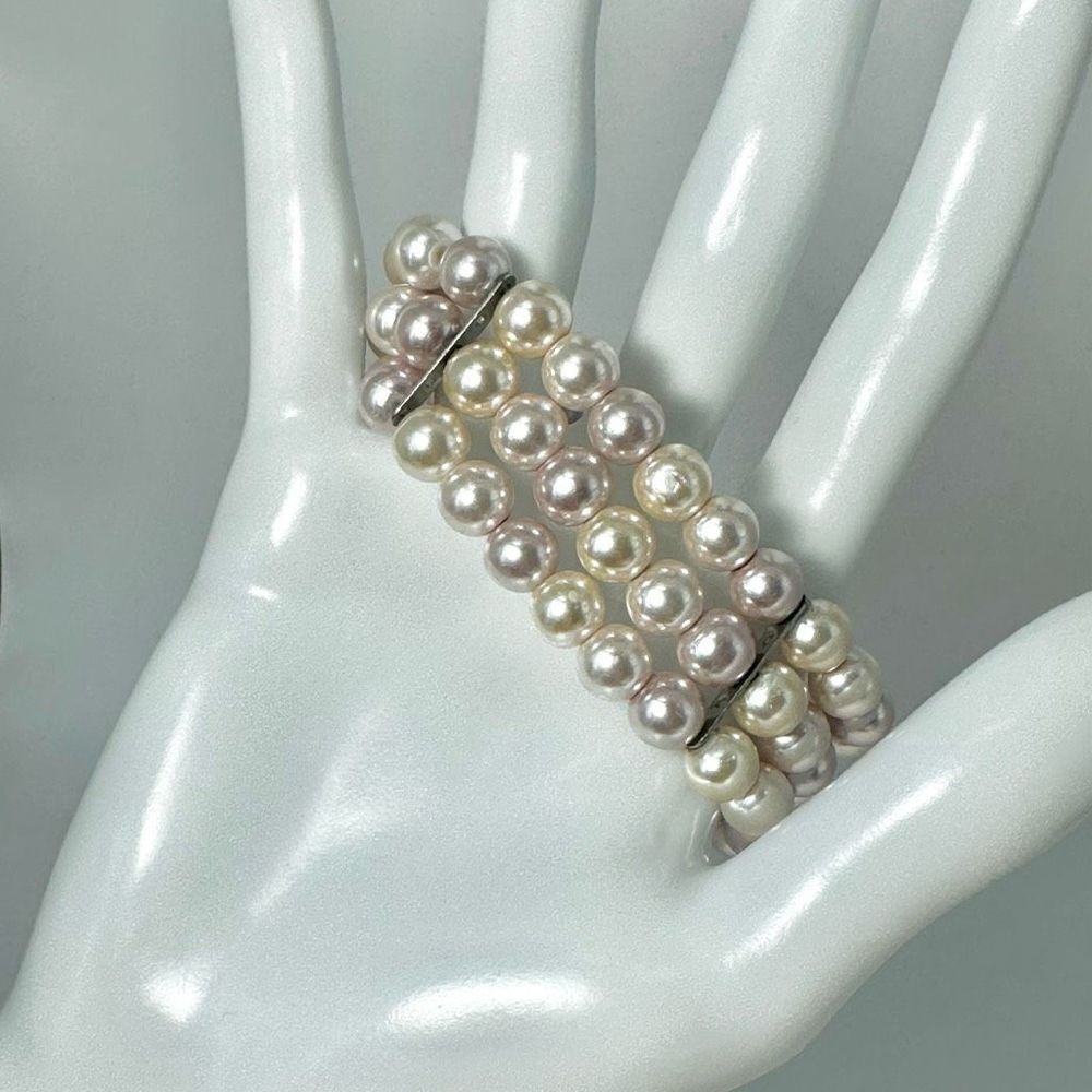Faux pearl triple strand stretchy bracelet